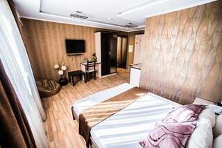 Гостиница Арт Отель Краснодар Улучшенный двухместный номер с 1 кроватью или 2 отдельными кроватями-9