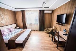 Гостиница Арт Отель Краснодар Улучшенный двухместный номер с 1 кроватью или 2 отдельными кроватями-1