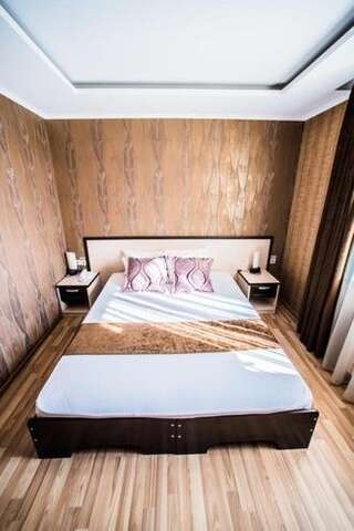 Гостиница Арт Отель Краснодар Улучшенный двухместный номер с 1 кроватью или 2 отдельными кроватями-7