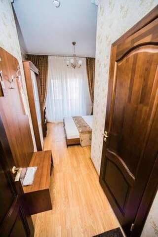 Гостиница Арт Отель Краснодар Двухместный номер с 1 кроватью или 2 отдельными кроватями и балконом-9