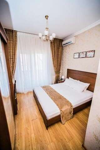 Гостиница Арт Отель Краснодар Двухместный номер с 1 кроватью или 2 отдельными кроватями и балконом-4