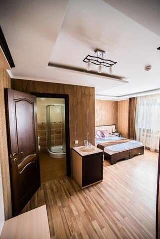 Гостиница Арт Отель Краснодар Двухместный номер с 1 кроватью или 2 отдельными кроватями и балконом-6